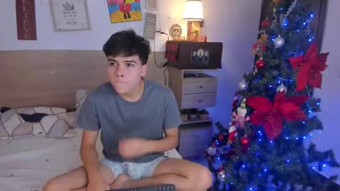 Snapshot of justinbiler chatting on December 21, 11:01 pm Justin online show from December 21, 11:01 pm