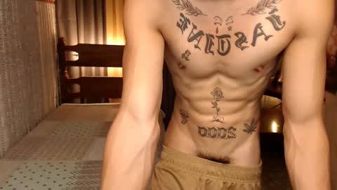 justine_hunk online show from December 23, 11:49 pm
