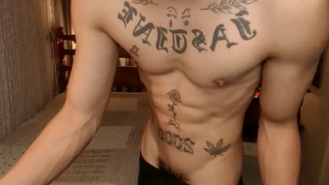 Snapshot of justine_hunk chatting on February 26, 6:18 pm justine_hunk online show from February 26, 6:18 pm