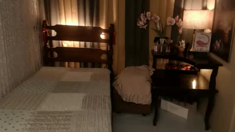 Snapshot of justine_hunk chatting on March 18, 3:42 am justine_hunk online show from March 18, 3:42 am