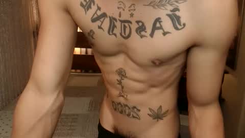 Snapshot of justine_hunk chatting on March 21, 2:16 am justine_hunk online show from March 21, 2:16 am