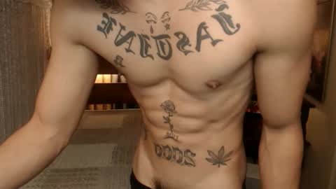 Snapshot of justine_hunk chatting on March 23, 5:55 am justine_hunk online show from March 23, 5:55 am