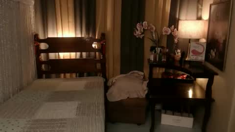 Snapshot of justine_hunk chatting on March 24, 7:46 am justine_hunk online show from March 24, 7:46 am