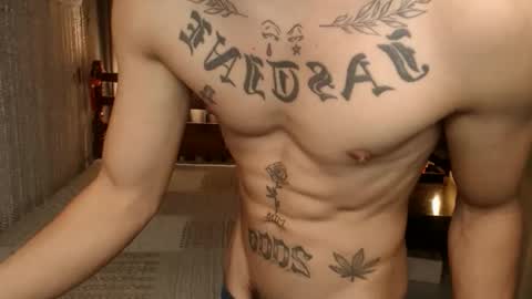 Snapshot of justine_hunk chatting on March 26, 5:57 am justine_hunk online show from March 26, 5:57 am