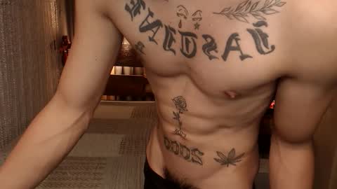Snapshot of justine_hunk chatting on April 14, 7:14 am justine_hunk online show from April 14, 7:14 am