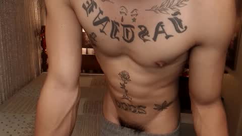 Snapshot of justine_hunk chatting on April 19, 3:55 pm justine_hunk online show from April 19, 3:55 pm