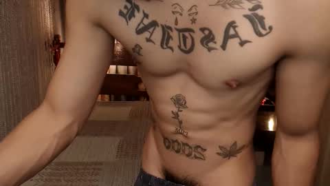 Snapshot of justine_hunk chatting on April 21, 6:52 am justine_hunk online show from April 21, 6:52 am
