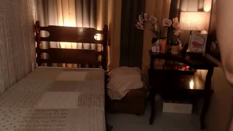 Snapshot of justine_hunk chatting on April 23, 6:14 am justine_hunk online show from April 23, 6:14 am