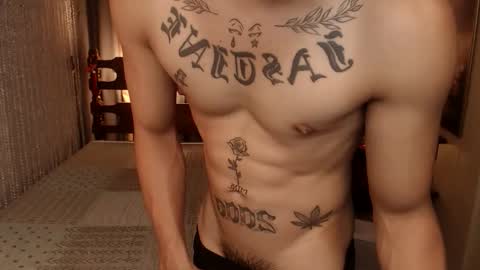 Snapshot of justine_hunk chatting on April 29, 1:53 am justine_hunk online show from April 29, 1:53 am