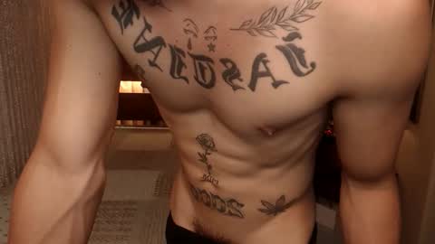 Snapshot of justine_hunk chatting on April 30, 6:03 pm justine_hunk online show from April 30, 6:03 pm