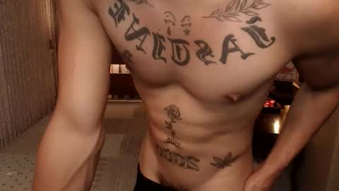 Snapshot of justine_hunk chatting on May 1, 2:38 am justine_hunk online show from May 1, 2:38 am