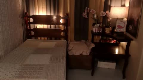 Snapshot of justine_hunk chatting on May 5, 6:43 am justine_hunk online show from May 5, 6:43 am