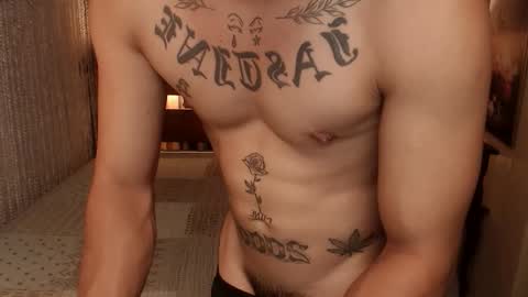 Snapshot of justine_hunk chatting on May 9, 3:56 am justine_hunk online show from May 9, 3:56 am