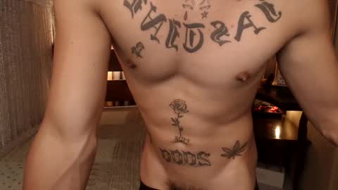 Snapshot of justine_hunk chatting on May 13, 7:50 am justine_hunk online show from May 13, 7:50 am