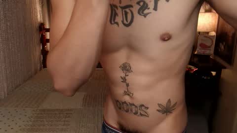 Snapshot of justine_hunk chatting on May 22, 8:10 am justine_hunk online show from May 22, 8:10 am