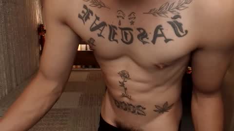 Snapshot of justine_hunk chatting on May 23, 5:56 am justine_hunk online show from May 23, 5:56 am