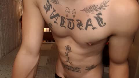 Snapshot of justine_hunk chatting on June 4, 6:08 am justine_hunk online show from June 4, 6:08 am