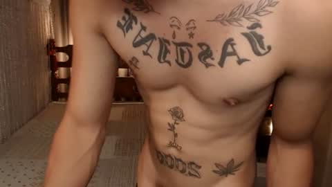 Snapshot of justine_hunk chatting on June 12, 6:01 am justine_hunk online show from June 12, 6:01 am