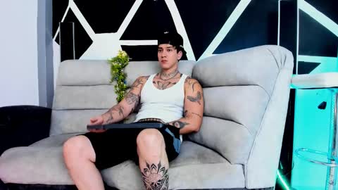 justinfuller_31 online show from October 11, 7:12 pm