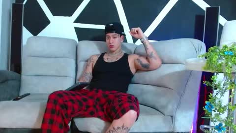 justinfuller_31 online show from November 13, 9:47 pm