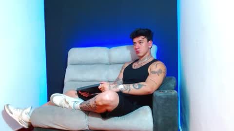 justinfuller_31 online show from January 6, 3:10 am