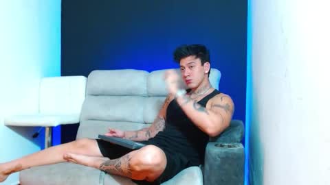 justinfuller_31 online show from February 14, 7:43 pm