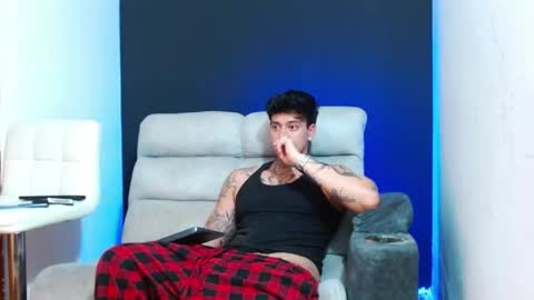 justinfuller_31 online show from April 30, 8:57 pm