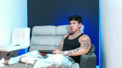 justinfuller_31 online show from May 3, 5:24 am