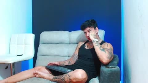 justinfuller_31 online show from May 3, 6:58 pm
