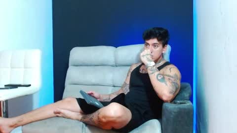 justinfuller_31 online show from May 4, 6:59 pm