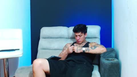 justinfuller_31 online show from May 5, 7:05 am