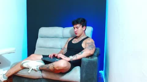 justinfuller_31 online show from May 8, 1:33 am