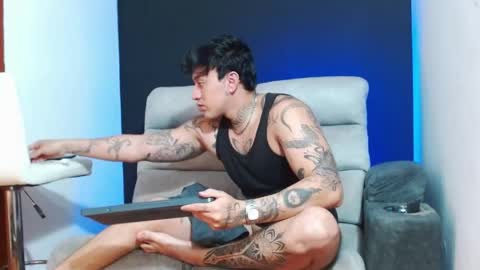 justinfuller_31 online show from May 14, 6:04 pm