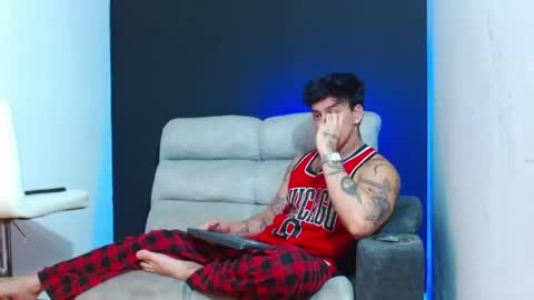 justinfuller_31 online show from May 18, 3:02 am