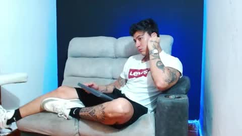 justinfuller_31 online show from May 27, 3:03 am