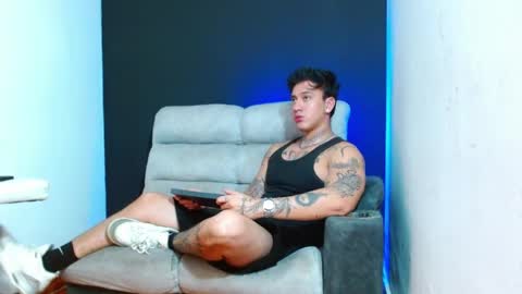 justinfuller_31 online show from June 6, 2:27 am
