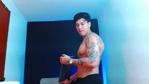 justinfuller_31 online show from June 6, 9:19 pm