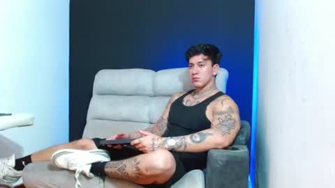 justinfuller_31 online show from June 10, 11:57 pm