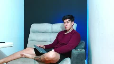 justinfuller_31 online show from June 23, 4:16 pm