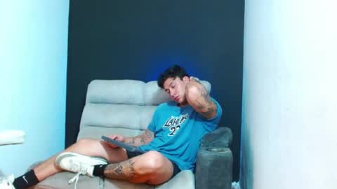 justinfuller_31 online show from July 22, 12:57 am