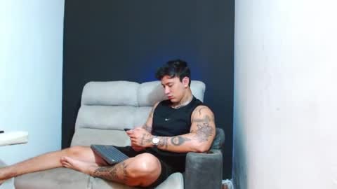 justinfuller_31 online show from August 2, 4:16 pm
