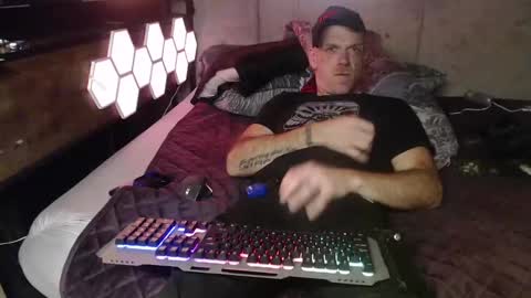 Snapshot of justinmoore1987 chatting on October 14, 10:05 am justinmoore1987 online show from October 14, 10:05 am