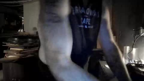 Snapshot of justinmoore1987 chatting on December 18, 6:19 am justinmoore1987 online show from December 18, 6:19 am