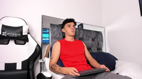 Snapshot of justinmorre chatting on February 24, 9:09 pm justinmorre online show from February 24, 9:09 pm