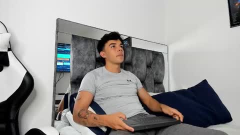 Snapshot of justinmorre chatting on March 5, 7:38 pm justinmorre online show from March 5, 7:38 pm