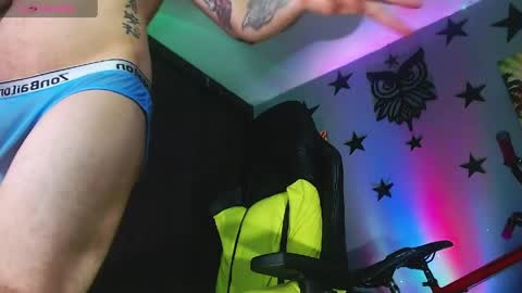 Snapshot of justinsc chatting on April 1, 12:00 am Justinsc online show from April 1, 12:00 am