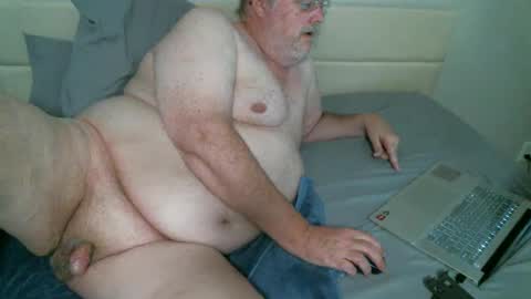 Snapshot of justmedm64 chatting on February 3, 2:21 am justmedm64 online show from February 3, 2:21 am