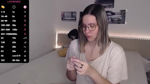 Julie online show from October 19, 4:02 am