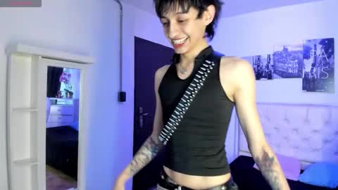 juuli_ross_ online show from February 9, 8:46 pm