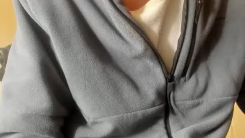 Snapshot of jyerro64 chatting on March 23, 10:08 am Im Jy online show from March 23, 10:08 am